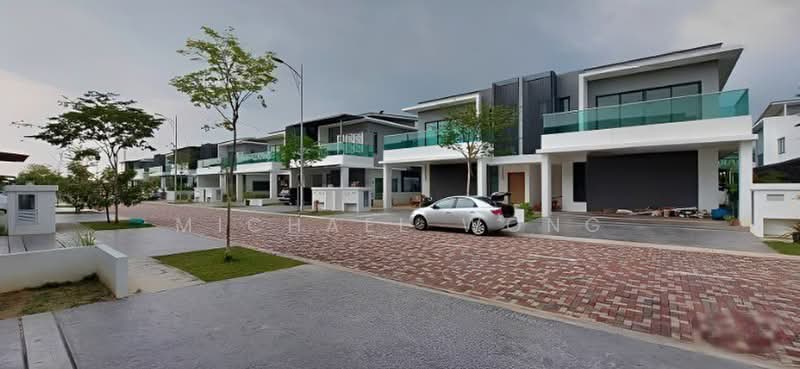 Rumah Berkembar untuk Dijual di TAMAN PUCHONG UTAMA (Puchong) - Michael Wong - Exterior - PropertyGuru.com.my