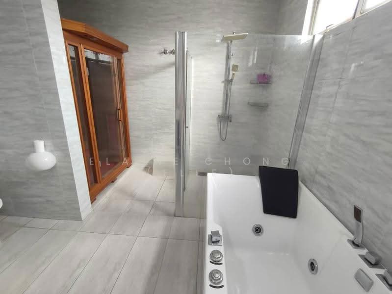 Bungalow House for Sale in SS19 (Subang Jaya) - Elaine Chong (Elle) - Bathroom - PropertyGuru.com.my