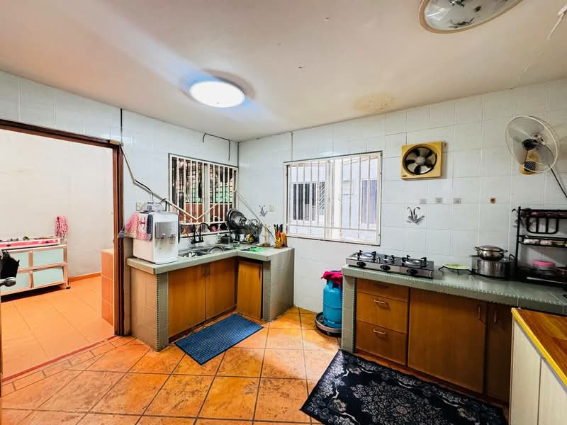 2-storey Terraced House for Sale in Bukit Indah (Ampang) - Ali Idris - Kitchen - PropertyGuru.com.my