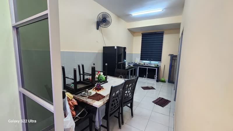 Rumah Teres 2 Tingkat untuk Disewa di Taman Chemor Idaman (Chemor) - Rina Omar - Dining Room - PropertyGuru.com.my
