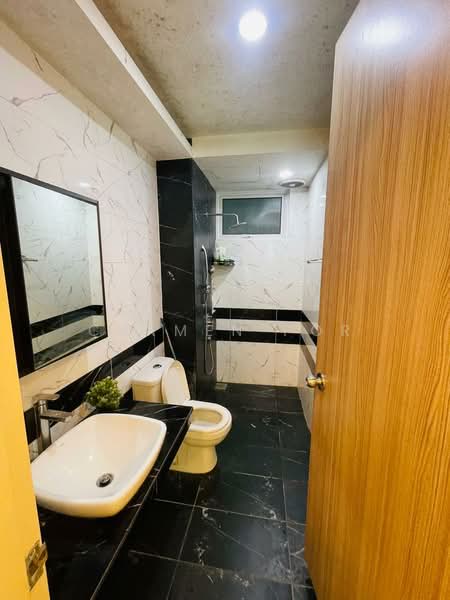 Condominium for Rent at QuayWest Residence - Carmen Por - Bathroom - PropertyGuru.com.my