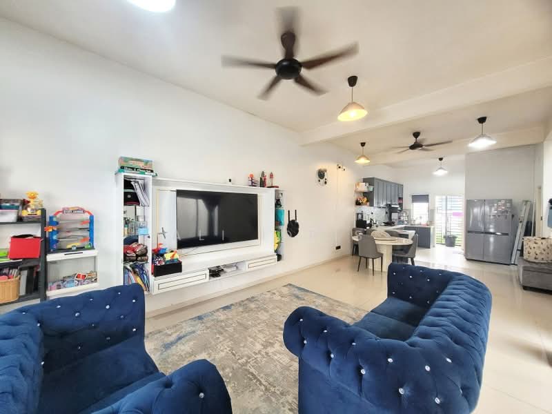 Rumah Teres 2.5 Tingkat untuk Dijual di Taman Cahaya Alam (Shah Alam) - Ali Idris - Living Room - PropertyGuru.com.my