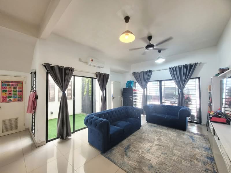 Rumah Teres 2.5 Tingkat untuk Dijual di Taman Cahaya Alam (Shah Alam) - Ali Idris - Living Room - PropertyGuru.com.my