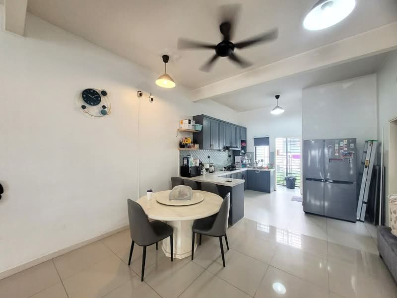 Rumah Teres 2.5 Tingkat untuk Dijual di Taman Cahaya Alam (Shah Alam) - Ali Idris - Kitchen - PropertyGuru.com.my