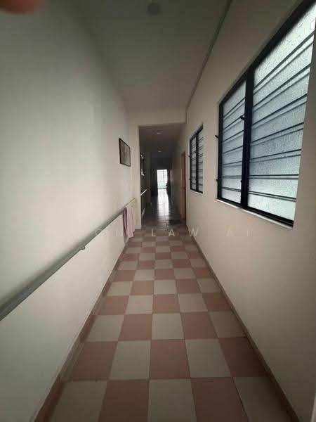 Kedai / Pejabat untuk Dijual di George Town (Penang) - Aeon Law Ai - Corridor - PropertyGuru.com.my