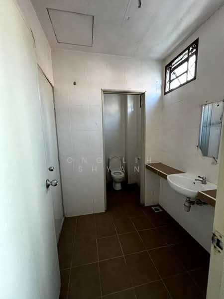 Rumah Teres 2 Tingkat untuk Dijual di Setia Tropika (Johor Bahru) - Ong Lih Shyan - Bathroom - PropertyGuru.com.my