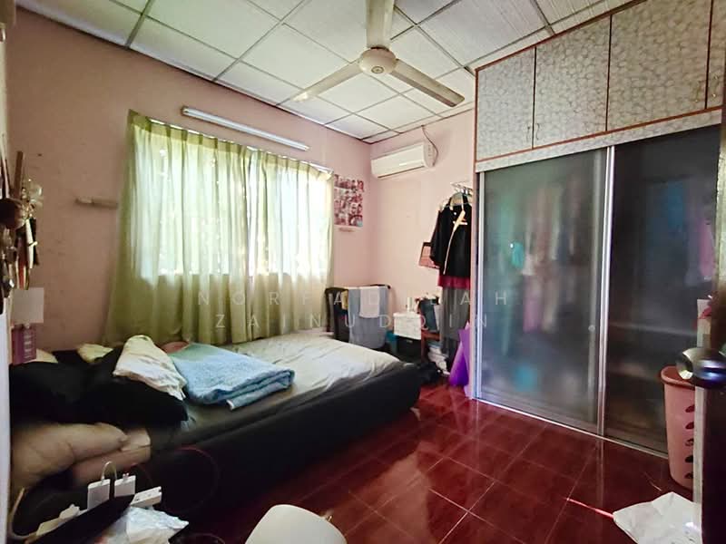 Rumah Banglo untuk Dijual di Seksyen 11 (Shah Alam) - NORFADILAH ZAINUDDIN - Bedroom - PropertyGuru.com.my