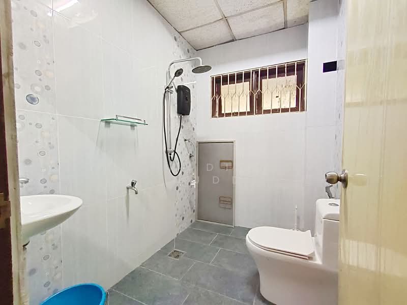 Rumah Banglo untuk Dijual di Seksyen 11 (Shah Alam) - NORFADILAH ZAINUDDIN - Bathroom - PropertyGuru.com.my