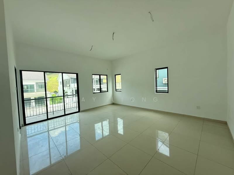 Rumah Berkembar untuk Dijual di Taman Scientex Rawang (Rawang) - May Liong - Living Room - PropertyGuru.com.my