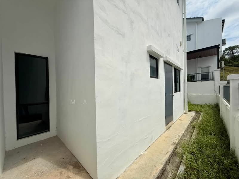 Rumah Berkembar untuk Dijual di Taman Scientex Rawang (Rawang) - May Liong - Exterior - PropertyGuru.com.my