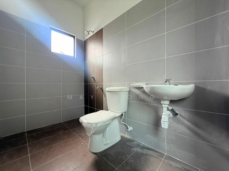 Rumah Berkembar untuk Dijual di Taman Scientex Rawang (Rawang) - May Liong - Bathroom - PropertyGuru.com.my