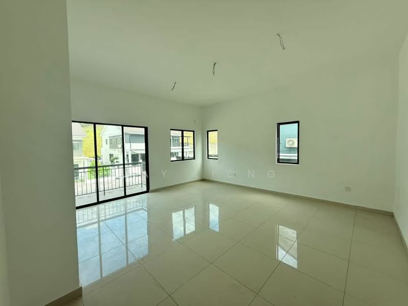 Rumah Berkembar untuk Dijual di Taman Scientex Rawang (Rawang) - May Liong - Living Room - PropertyGuru.com.my