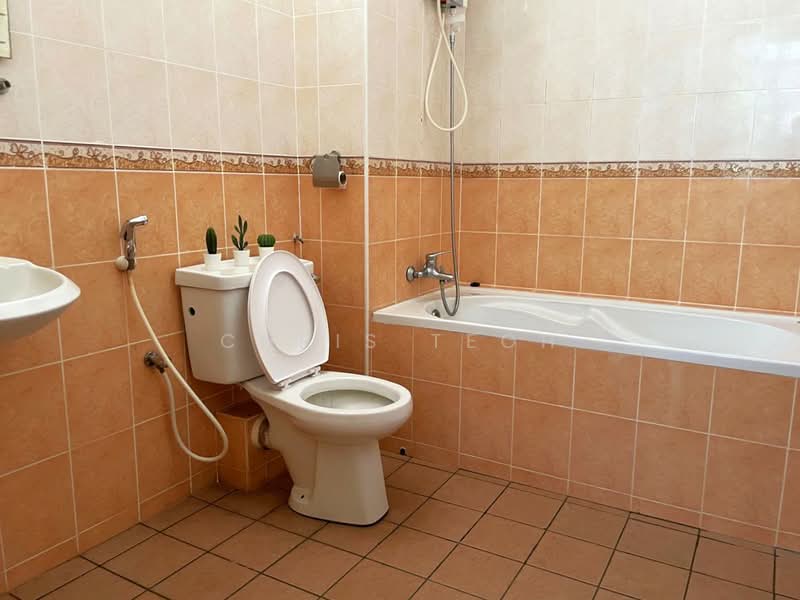 Rumah Berkembar untuk Dijual di Batu Ferringhi (Penang) - Chris Teoh - Bathroom - PropertyGuru.com.my