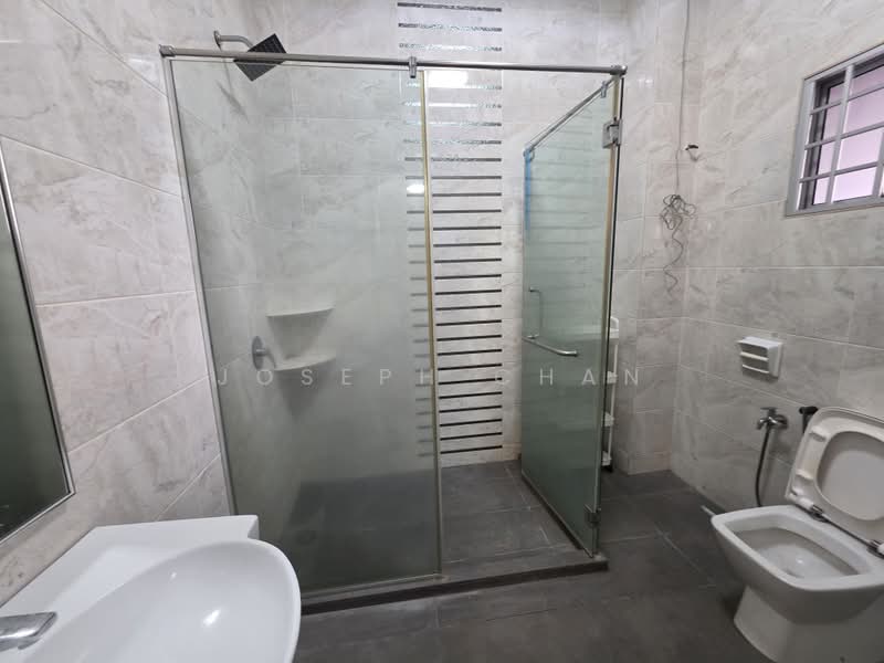 Rumah Berkembar untuk Dijual di Seksyen 9 (Shah Alam) - Joseph Chan - Master Bathroom - PropertyGuru.com.my