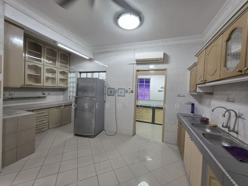 Rumah Berkembar untuk Dijual di Seksyen 9 (Shah Alam) - Joseph Chan - Kitchen - PropertyGuru.com.my