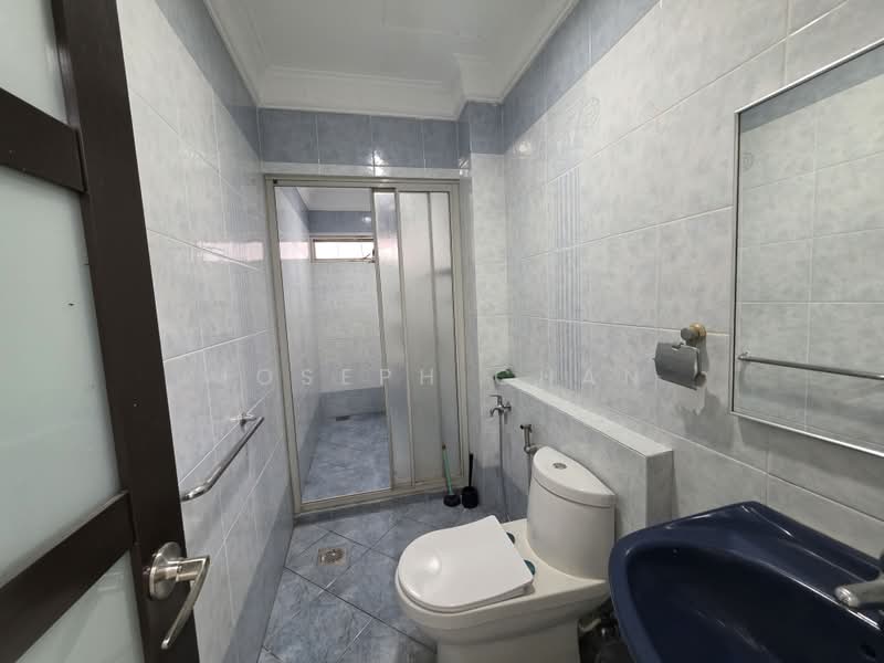 Rumah Berkembar untuk Dijual di Seksyen 9 (Shah Alam) - Joseph Chan - Bathroom - PropertyGuru.com.my