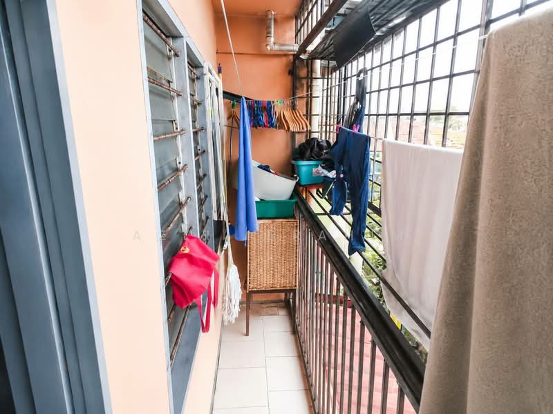 Rumah Flat untuk Dijual di Seri Nilam - Azli Ibrahim - Balcony - PropertyGuru.com.my