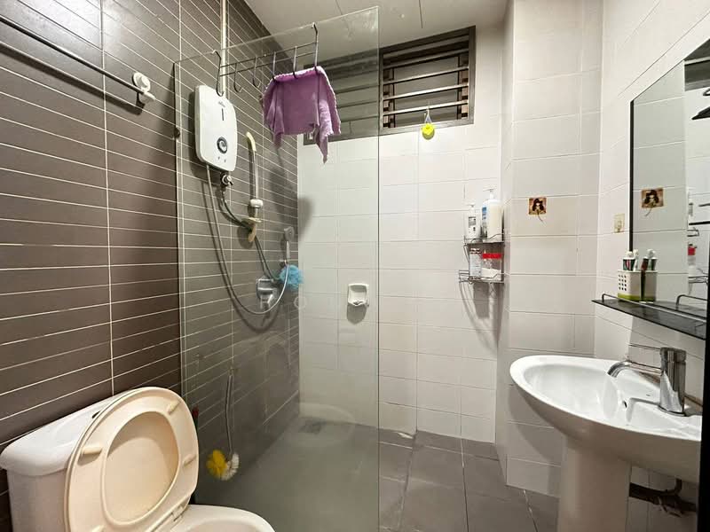 Service Residence for Sale at Palazio - Hong . - Bathroom - PropertyGuru.com.my