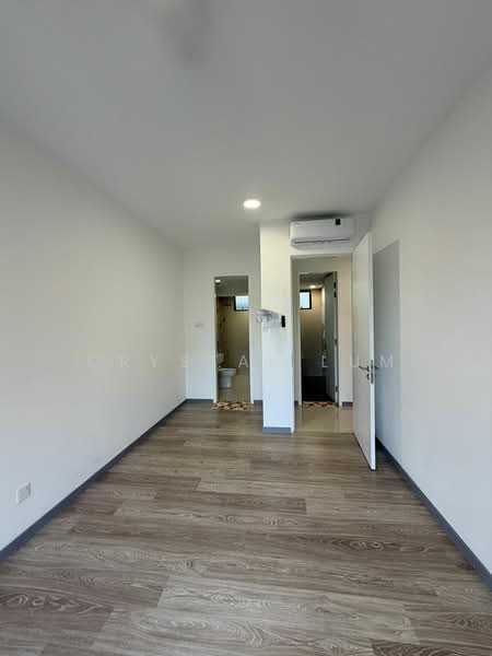 Service Residence for Rent at United Point (Residensi Berpadu) - Crystal Lum - Bathroom - PropertyGuru.com.my