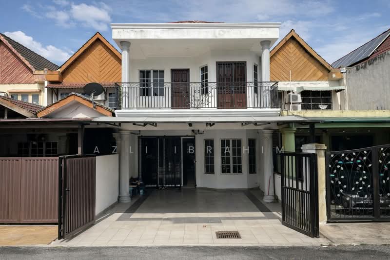 Rumah Teres 2 Tingkat untuk Dijual di Seksyen 19 (Shah Alam) - Azli Ibrahim - Exterior - PropertyGuru.com.my