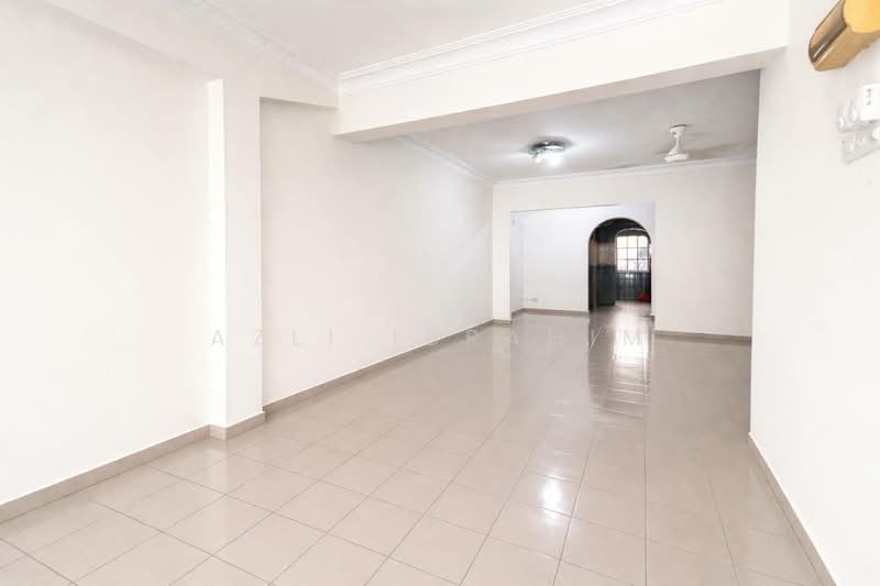 Rumah Teres 2 Tingkat untuk Dijual di Seksyen 19 (Shah Alam) - Azli Ibrahim - Living Room - PropertyGuru.com.my