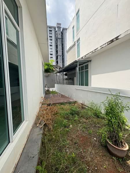 3-storey Terraced House for Sale in Gelugor (Penang) - Bryan Teng - Exterior - PropertyGuru.com.my