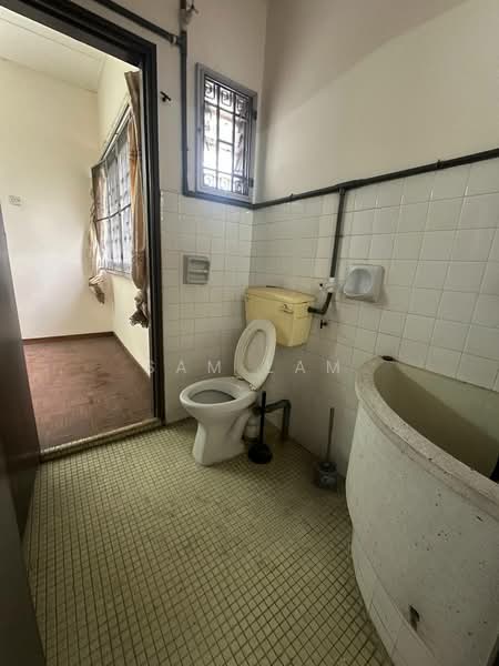 Rumah Teres 2 Tingkat untuk Dijual di Taman Bercham Jaya (Ipoh) - Sam Lam - Bathroom - PropertyGuru.com.my