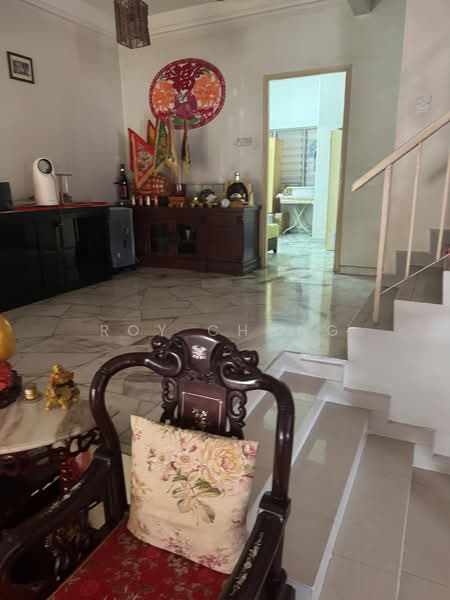 Rumah Teres 2 Tingkat untuk Dijual di Taman Putra Indah (Seri Kembangan) - Roy Chong - Living Room - PropertyGuru.com.my