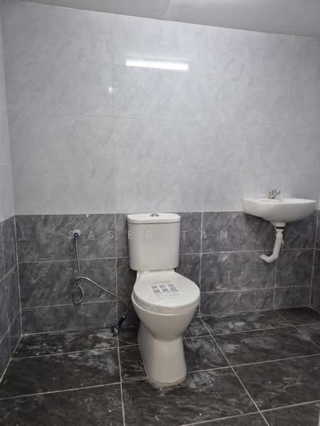 Kedai / Pejabat untuk Disewa di Taman Nusa Bestari (Iskandar Puteri (Nusajaya)) - SASER TAN. - Bathroom - PropertyGuru.com.my
