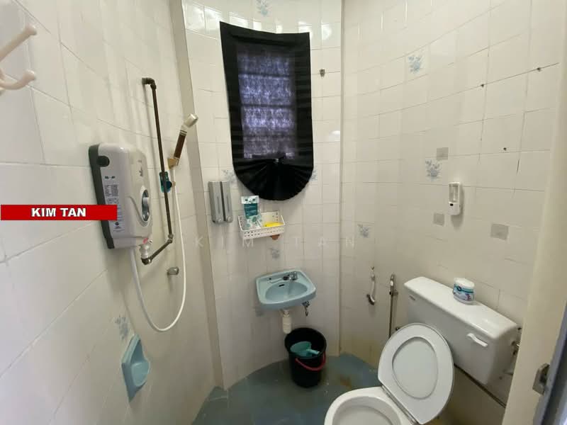 Kondominium untuk Disewa di University Heights - Kim Tan - Bathroom - PropertyGuru.com.my