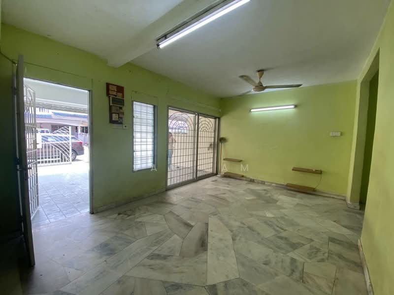 2-storey Terraced House for Sale in Taman Mewah (Ipoh) - Sam Lam - Living Room - PropertyGuru.com.my