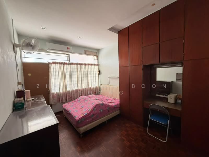 Semi-Detached House for Sale in Bukit Dumbar (Jelutong) - Zhonl Saw Boon Loong - Bedroom - PropertyGuru.com.my