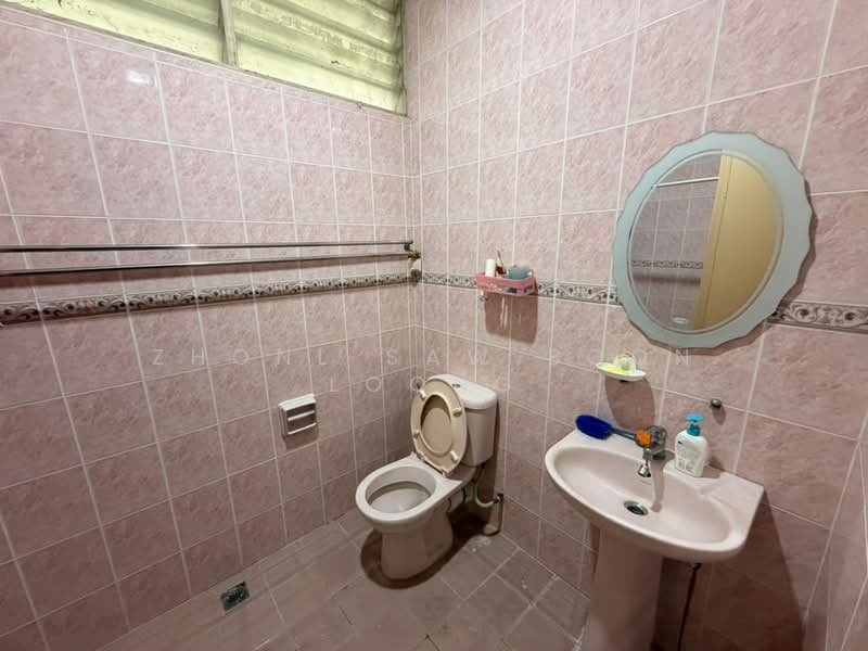 Semi-Detached House for Sale in Bukit Dumbar (Jelutong) - Zhonl Saw Boon Loong - Bathroom - PropertyGuru.com.my