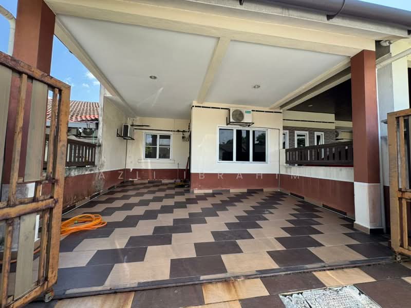 Rumah Teres 1 Tingkat untuk Dijual di Bandar Bukit Mahkota (Bangi) - Azli Ibrahim - Exterior - PropertyGuru.com.my
