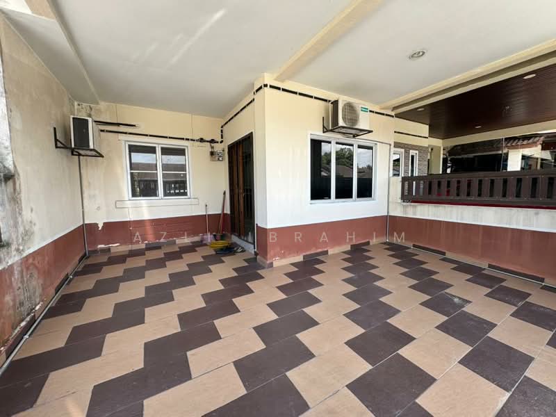 Rumah Teres 1 Tingkat untuk Dijual di Bandar Bukit Mahkota (Bangi) - Azli Ibrahim - Exterior - PropertyGuru.com.my