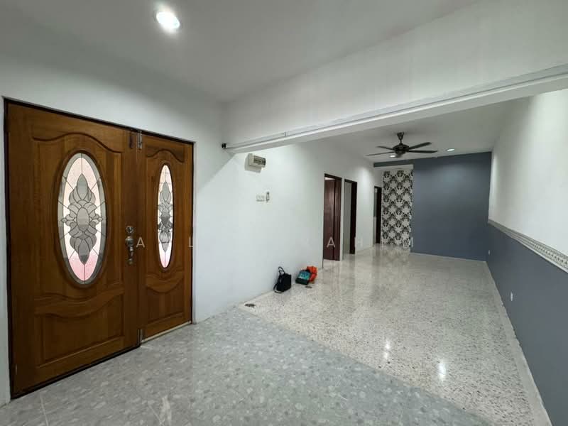 Rumah Teres 1 Tingkat untuk Dijual di Bandar Bukit Mahkota (Bangi) - Azli Ibrahim - Entrance - PropertyGuru.com.my
