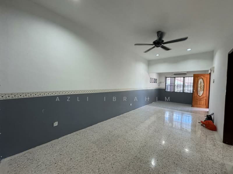 Rumah Teres 1 Tingkat untuk Dijual di Bandar Bukit Mahkota (Bangi) - Azli Ibrahim - Living Room - PropertyGuru.com.my