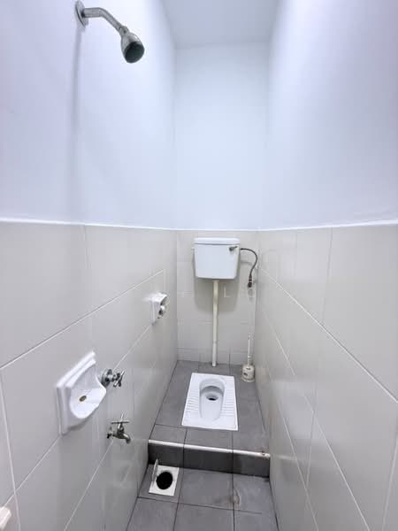 Rumah Kluster untuk Dijual di Taman Adda Heights (Tebrau) - Poey Loh - Bathroom - PropertyGuru.com.my