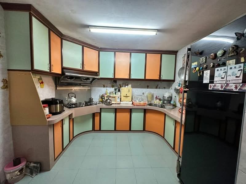 Rumah Teres 2 Tingkat untuk Dijual di Taman Pelangi (Johor Bahru) - SASER TAN. - Kitchen - PropertyGuru.com.my