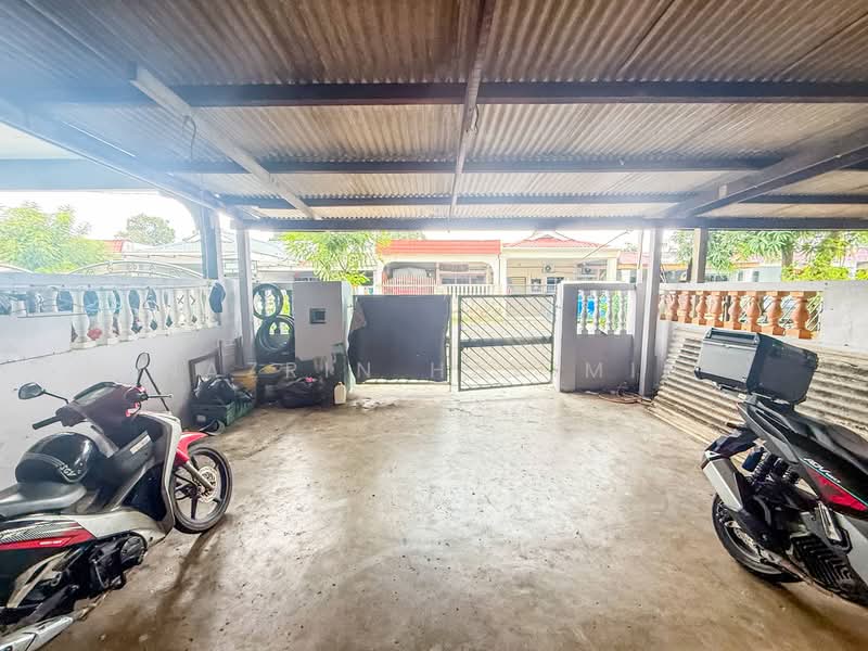 Rumah Teres 1 Tingkat untuk Dijual di Meru (Klang) - Nazrin Hakimin - Car Park - PropertyGuru.com.my