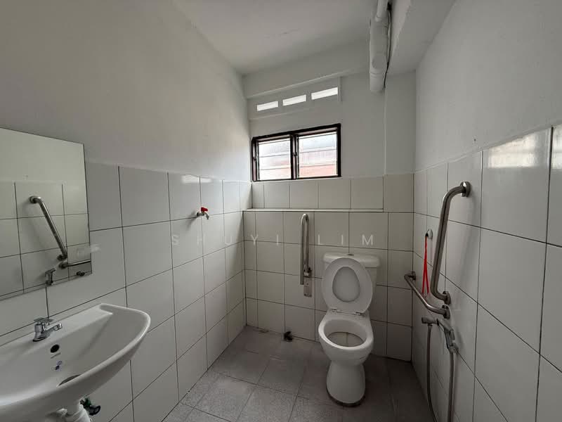 Shop / Office for Rent in George Town (Penang) - Shuyi Lim - Bathroom - PropertyGuru.com.my