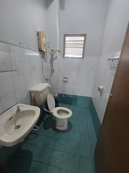 Rumah Teres 2 Tingkat untuk Disewa di Subang Jaya (Selangor) - JeffSally Lee - Bathroom - PropertyGuru.com.my