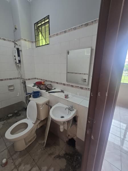 Rumah Teres 2 Tingkat untuk Disewa di Subang Jaya (Selangor) - JeffSally Lee - Bathroom - PropertyGuru.com.my