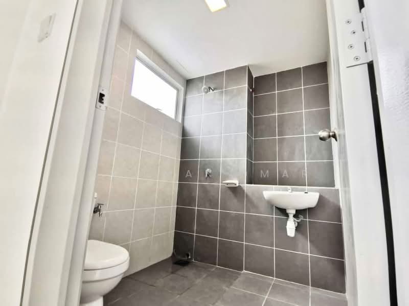 Rumah Teres 2 Tingkat untuk Dijual di Alam Perdana (Puncak Alam) - Hazeman Omar - Bathroom - PropertyGuru.com.my