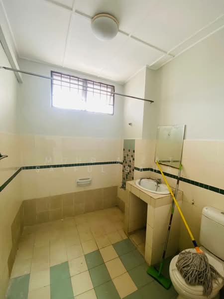 Rumah Teres 2 Tingkat untuk Dijual di Bandar Seri Putra (Bangi) - Mohd Aizat Saiful Bahri - Bathroom - PropertyGuru.com.my