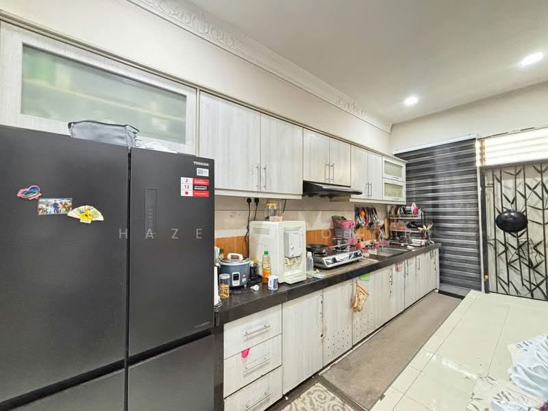 1-storey Terraced House for Sale in Bandar Saujana Putra (Tanjong Duabelas) - Hazeman Omar - Kitchen - PropertyGuru.com.my