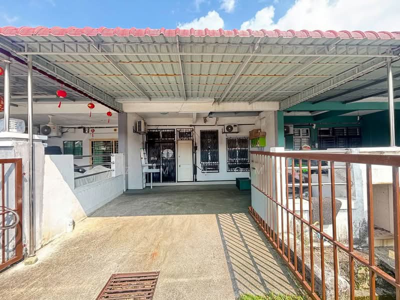 1-storey Terraced House for Sale in Bandar Saujana Putra (Tanjong Duabelas) - Hazeman Omar - Exterior - PropertyGuru.com.my