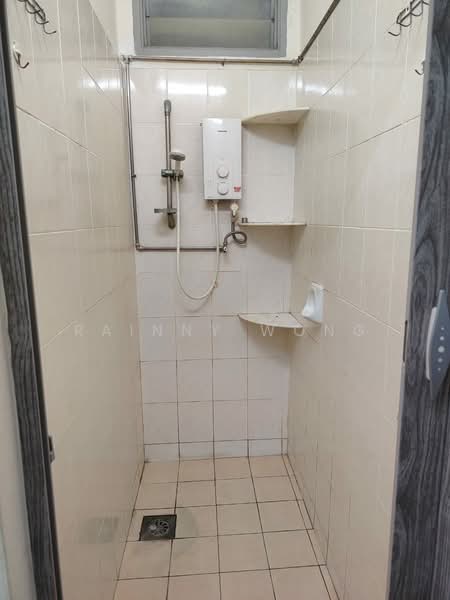 Apartment for Rent at Permai Jaya - Rainny Wong - Bathroom - PropertyGuru.com.my