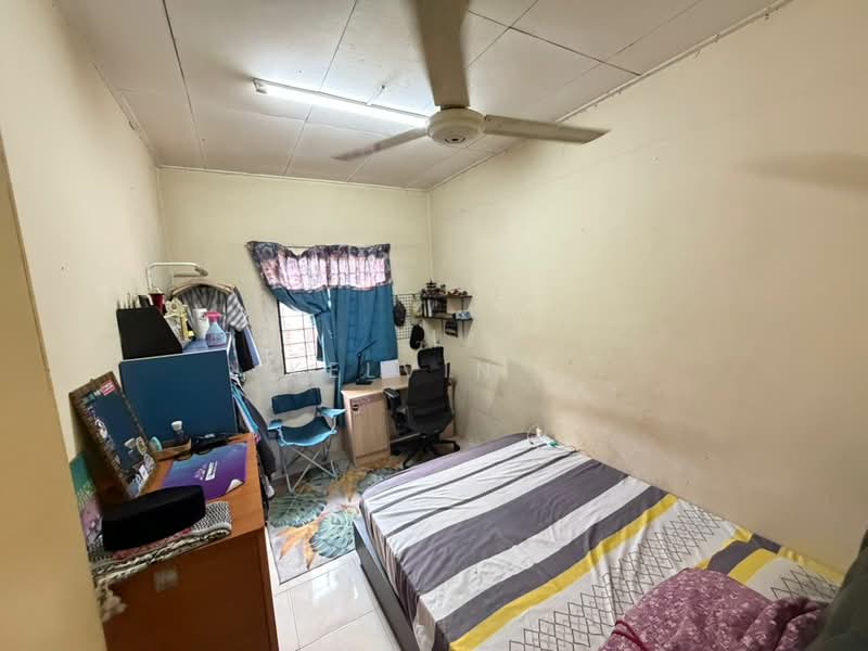 Rumah Teres 2 Tingkat untuk Dijual di Bandar Country Homes (Rawang) - Kelvin . - Bedroom - PropertyGuru.com.my