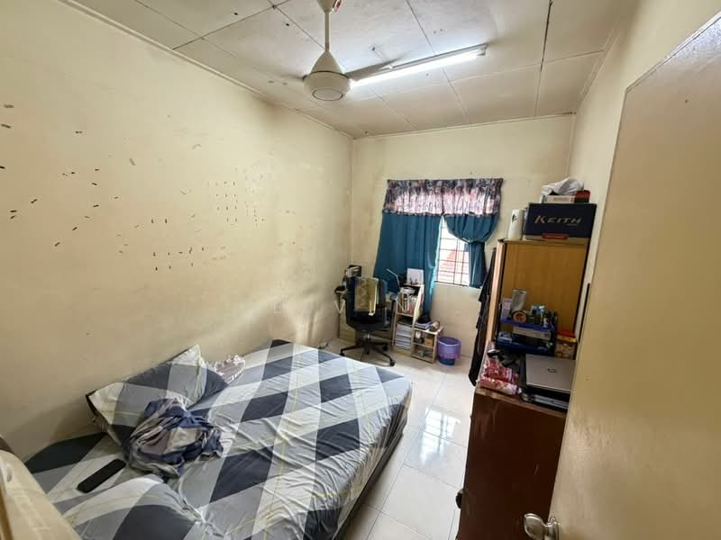 Rumah Teres 2 Tingkat untuk Dijual di Bandar Country Homes (Rawang) - Kelvin . - Bedroom - PropertyGuru.com.my